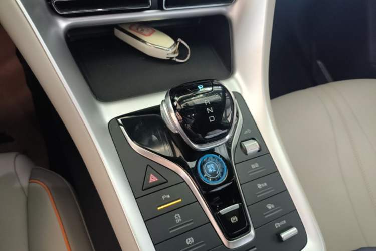 Used BYD Song Pro New Energy 2024 HONOR Edition DM-i 71KM Navigation Model Gear Lever