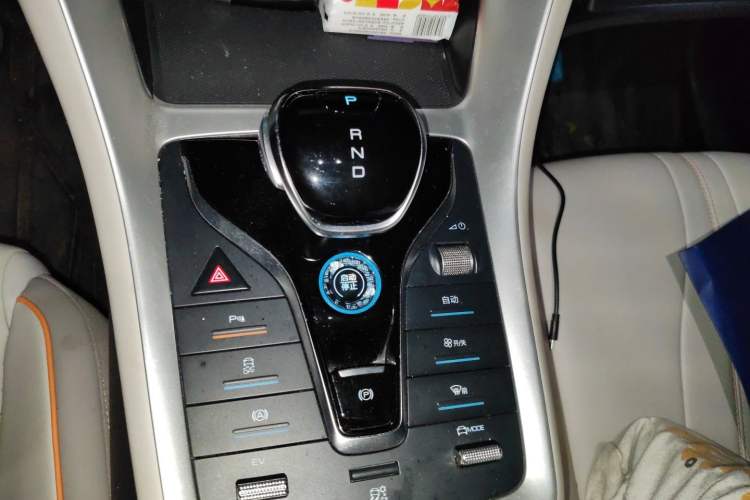 Used BYD Song Pro New Energy 2024 HONOR Edition DM-i 71KM Navigation Model Gear Lever
