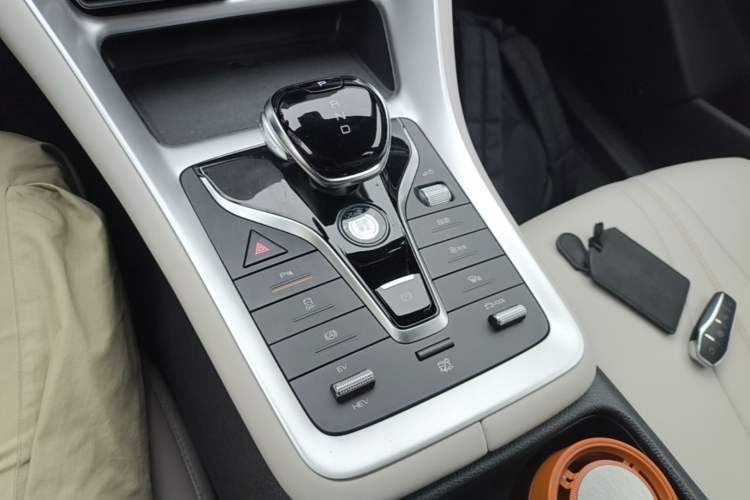 Used BYD Song Pro New Energy 2024 HONOR Edition DM-i 71KM Beyond Model Gear Lever