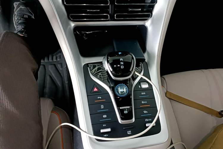 Used BYD Song Pro New Energy 2024 HONOR Edition DM-i 110KM Beyond Model Gear Lever