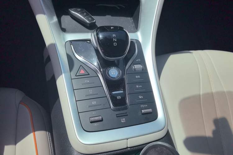 Used BYD Song Pro New Energy 2024 HONOR Edition DM-i 71KM Leading Model Gear Lever