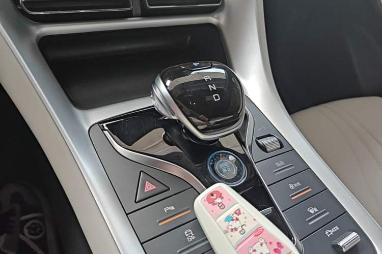Used BYD Song Pro New Energy 2024 HONOR Edition DM-i 71KM Navigation Model Gear Lever
