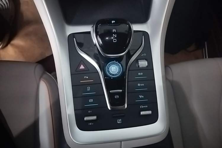 Used BYD Song Pro New Energy 2024 HONOR Edition DM-i 71KM Leading Model Gear Lever
