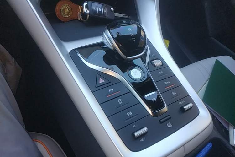 Used BYD Song Pro New Energy 2024 HONOR Edition DM-i 71KM Navigation Model Gear Lever