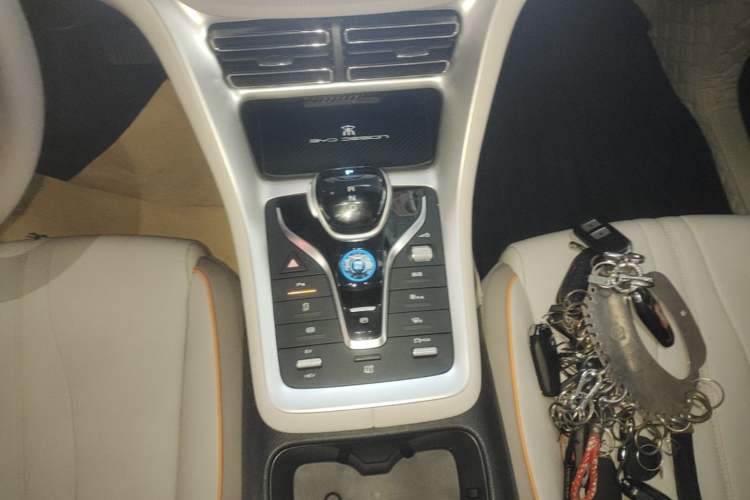 Used BYD Song Pro New Energy 2024 HONOR Edition DM-i 71KM Navigation Model Gear Lever