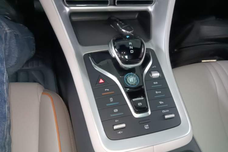 Used BYD Song Pro New Energy 2024 HONOR Edition DM-i 110KM Beyond Model Gear Lever