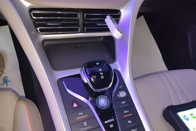 Used BYD Song Pro New Energy 2024 HONOR Edition DM-i 71KM Leading Model Gear Lever