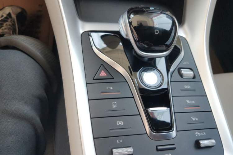 Used BYD Song Pro New Energy 2024 HONOR Edition DM-i 71KM Navigation Model Gear Lever