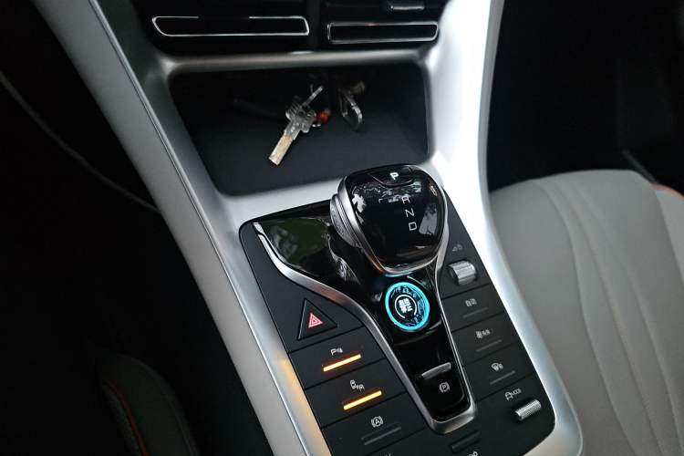 Used BYD Song Pro New Energy 2024 HONOR Edition DM-i 110KM Excellence Model Gear Lever
