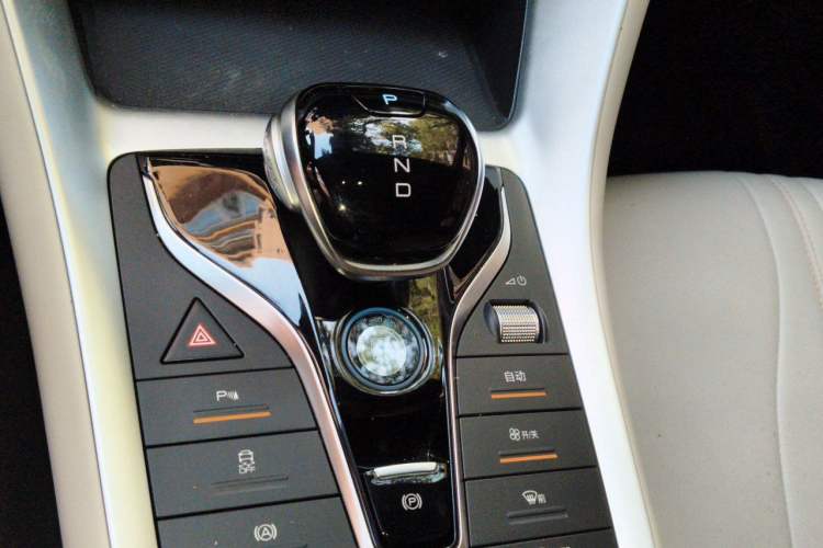 Used BYD Song Pro New Energy 2024 HONOR Edition DM-i 71KM Navigation Model Gear Lever