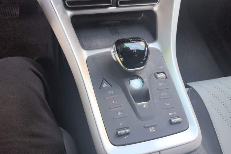 Used BYD Song Pro New Energy 2024 HONOR Edition DM-i 110KM Excellence Model Gear Lever