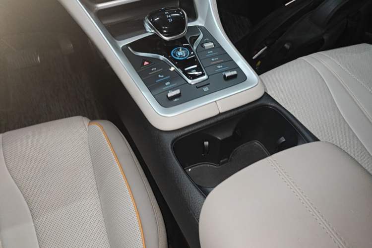 Used BYD Song Pro New Energy 2024 HONOR Edition DM-i 110KM Excellence Model Gear Lever