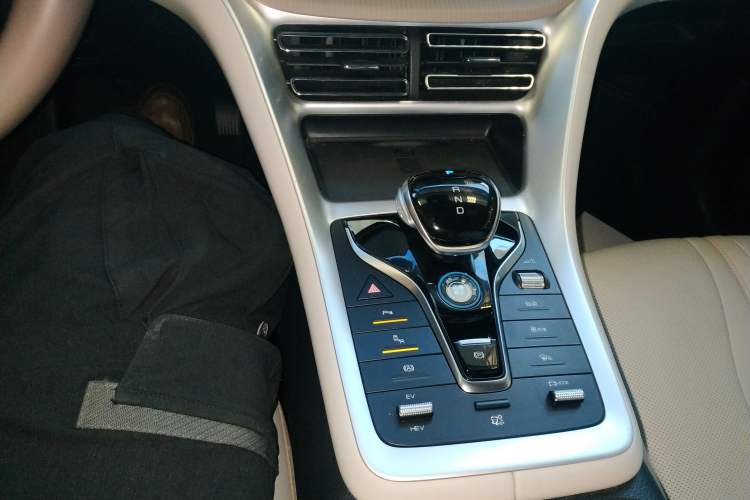 Used BYD Song Pro New Energy 2024 HONOR Edition DM-i 110KM Excellence Model Gear Lever