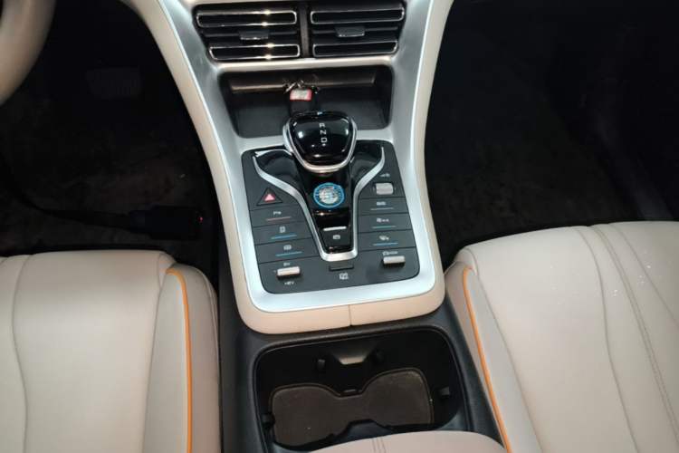 Used BYD Song Pro New Energy 2024 HONOR Edition DM-i 71KM Navigation Model Gear Lever