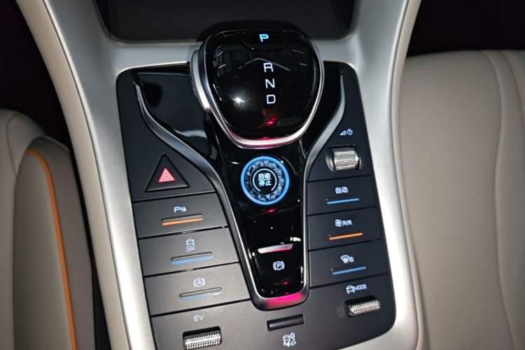 Used BYD Song Pro New Energy 2024 HONOR Edition DM-i 71KM Navigation Model Gear Lever