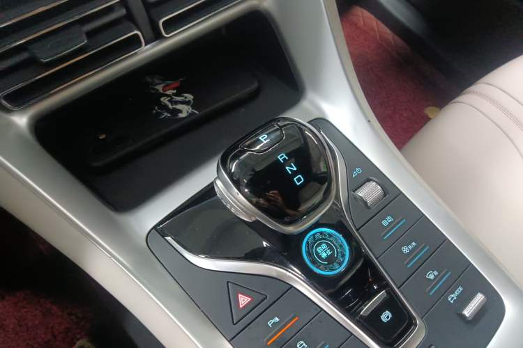 Used BYD Song Pro New Energy 2024 HONOR Edition DM-i 71KM Navigation Model Gear Lever