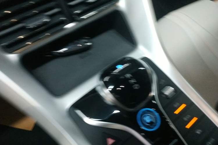 Used BYD Song Pro New Energy 2024 HONOR Edition DM-i 110KM Excellence Model Gear Lever