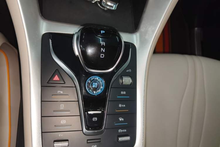 Used BYD Song Pro New Energy 2024 HONOR Edition DM-i 71KM Navigation Model Gear Lever