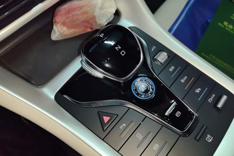 Used BYD Song Pro New Energy 2024 HONOR Edition DM-i 71KM Navigation Model Gear Lever