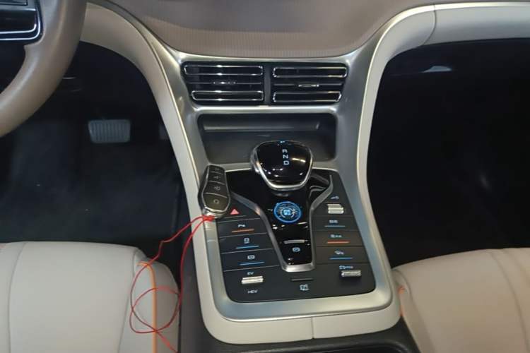 Used BYD Song Pro New Energy 2024 HONOR Edition DM-i 71KM Navigation Model Gear Lever