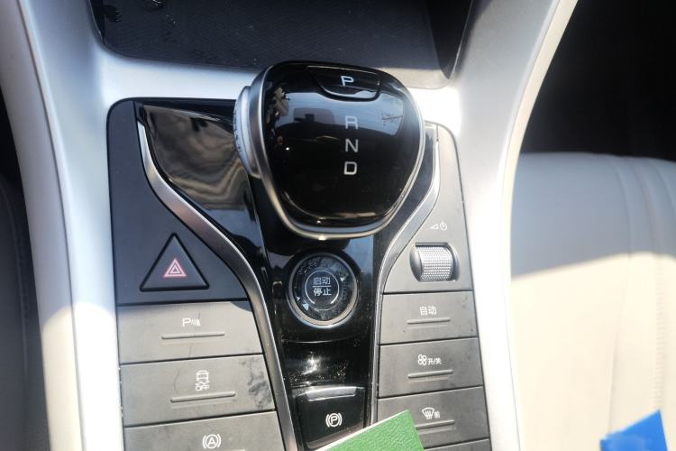 Used BYD Song Pro New Energy 2024 HONOR Edition DM-i 71KM Navigation Model Gear Lever