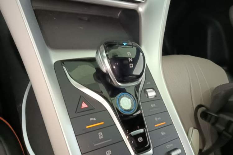 Used BYD Song Pro New Energy 2024 HONOR Edition DM-i 71KM Navigation Model Gear Lever