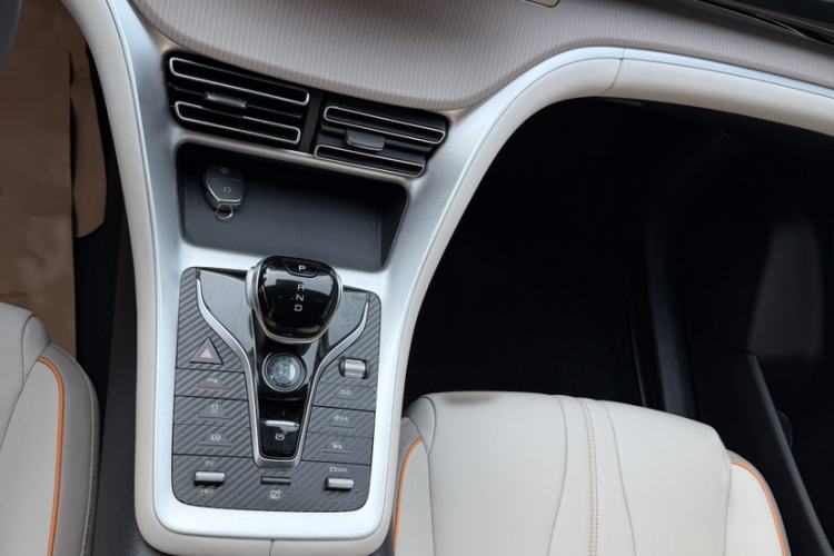 Used BYD Song Pro New Energy 2024 HONOR Edition DM-i 110KM Beyond Model Gear Lever