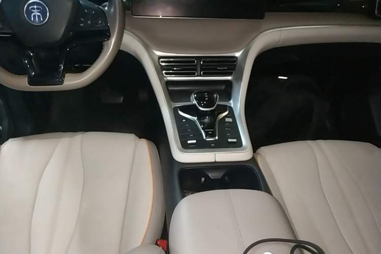 Used BYD Song Pro New Energy 2024 HONOR Edition DM-i 110KM Excellence Model Gear Lever