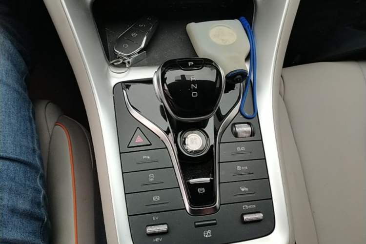 Used BYD Song Pro New Energy 2024 HONOR Edition DM-i 71KM Leading Model Gear Lever