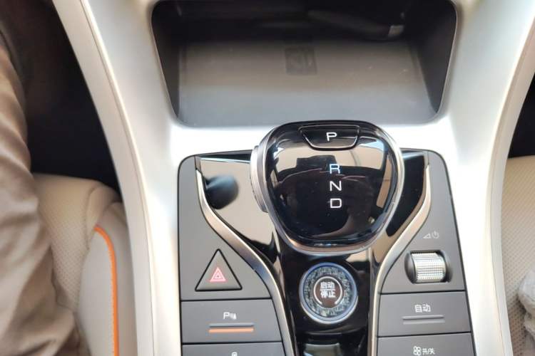 Used BYD Song Pro New Energy 2024 HONOR Edition DM-i 110KM Excellence Model Gear Lever