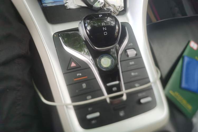 Used BYD Song Pro New Energy 2024 HONOR Edition DM-i 71KM Navigation Model Gear Lever