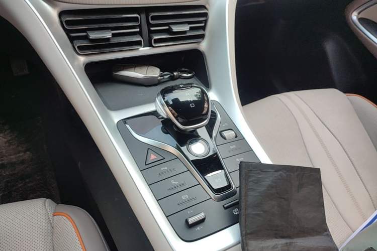 Used BYD Song Pro New Energy 2024 HONOR Edition DM-i 110KM Excellence Model Gear Lever