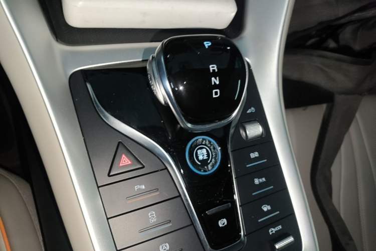 Used BYD Song Pro New Energy 2024 HONOR Edition DM-i 71KM Navigation Model Gear Lever