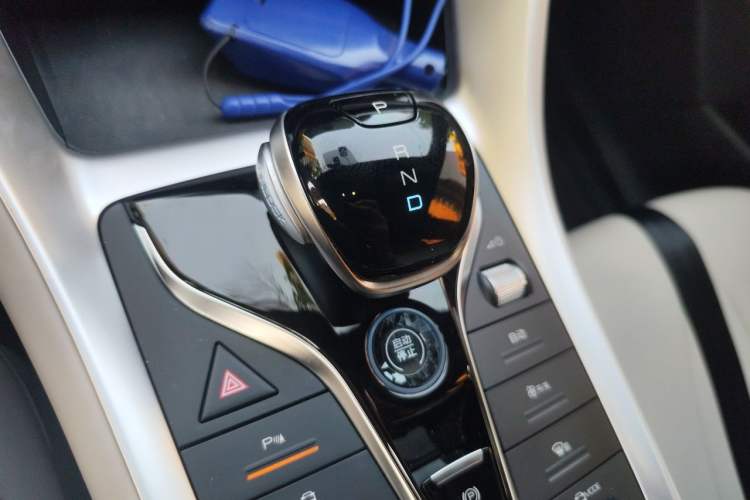 Used BYD Song Pro New Energy 2024 HONOR Edition DM-i 71KM Navigation Model Gear Lever