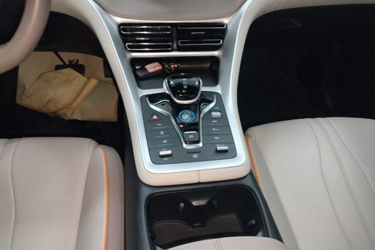Used BYD Song Pro New Energy 2024 HONOR Edition DM-i 71KM Navigation Model Gear Lever
