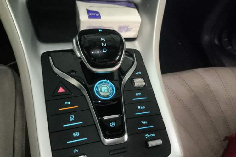 Used BYD Song Pro New Energy 2024 HONOR Edition DM-i 71KM Navigation Model Gear Lever