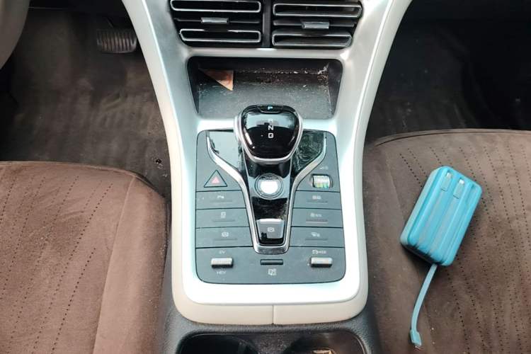 Used BYD Song Pro New Energy 2024 HONOR Edition DM-i 71KM Navigation Model Gear Lever