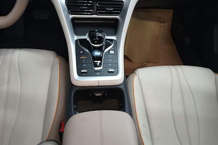 Used BYD Song Pro New Energy 2024 HONOR Edition DM-i 71KM Navigation Model Gear Lever