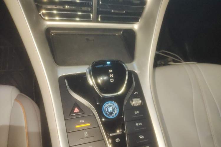 Used BYD Song Pro New Energy 2024 HONOR Edition DM-i 71KM Navigation Model Gear Lever