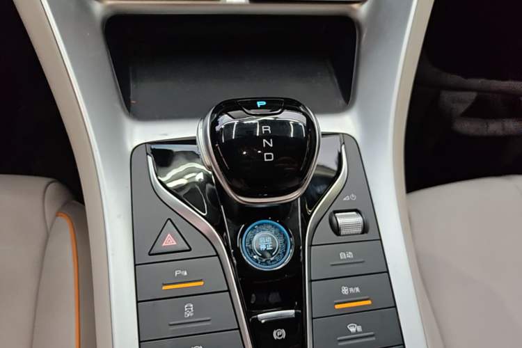 Used BYD Song Pro New Energy 2024 HONOR Edition DM-i 71KM Navigation Model Gear Lever