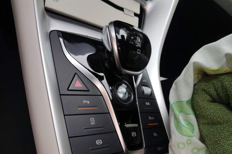 Used BYD Song Pro New Energy 2024 HONOR Edition DM-i 110KM Beyond Model Gear Lever