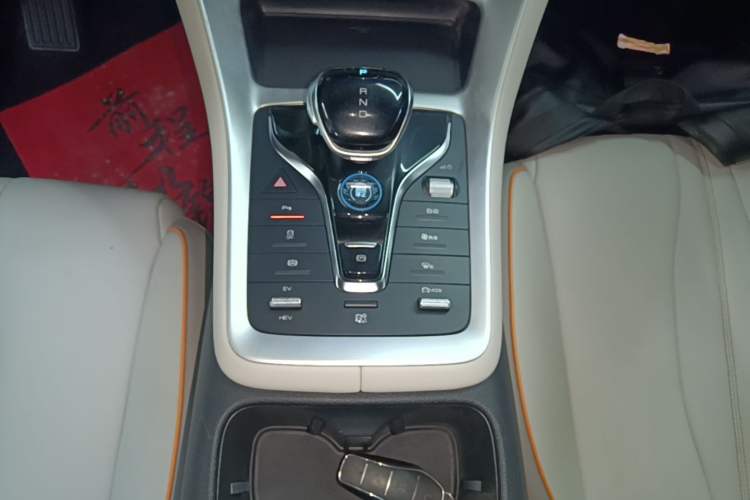 Used BYD Song Pro New Energy 2024 HONOR Edition DM-i 71KM Navigation Model Gear Lever