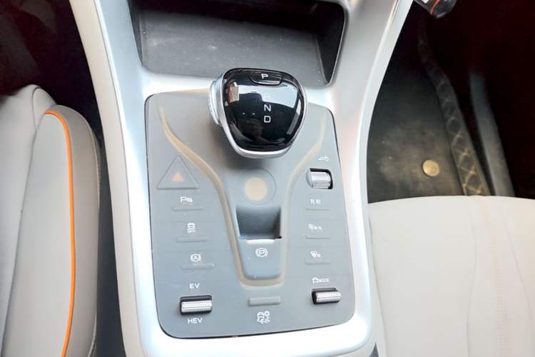 Used BYD Song Pro New Energy 2024 HONOR Edition DM-i 110KM Beyond Model Gear Lever