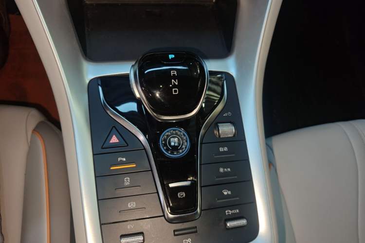 Used BYD Song Pro New Energy 2024 HONOR Edition DM-i 71KM Navigation Model Gear Lever