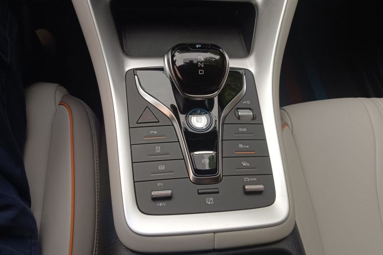 Used BYD Song Pro New Energy 2024 HONOR Edition DM-i 71KM Navigation Model Gear Lever