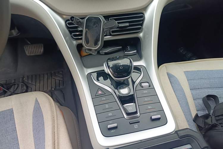 Used BYD Song Pro New Energy 2024 HONOR Edition DM-i 71KM Navigation Model Gear Lever