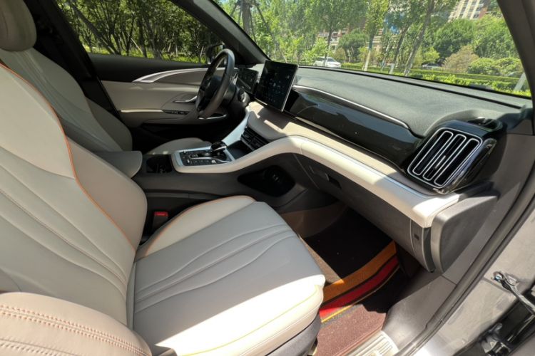 Used BYD Song Pro New Energy 2024 HONOR Edition DM-i 71KM Navigation Model Interior 1