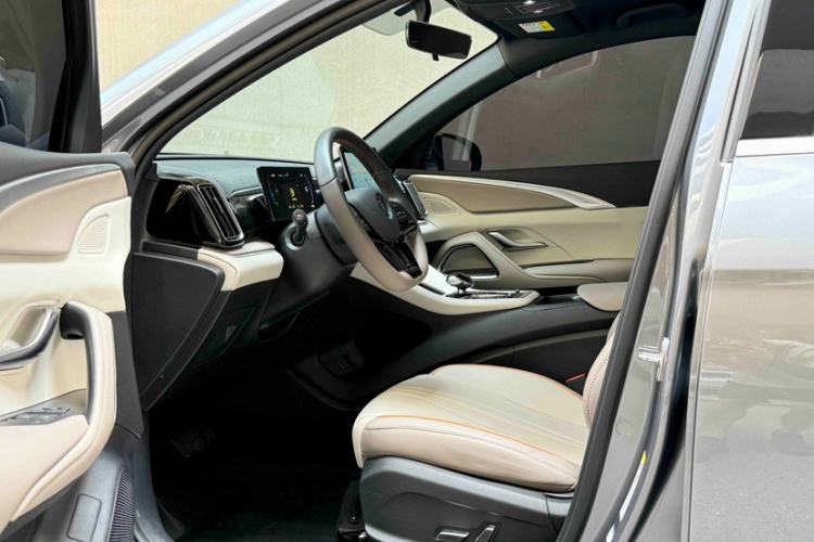 Used BYD Song Pro New Energy 2024 HONOR Edition DM-i 71KM Navigation Model Interior 1