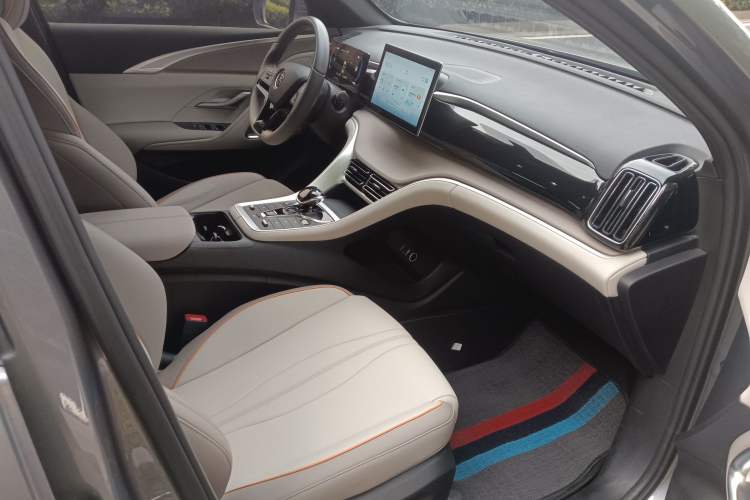 Used BYD Song Pro New Energy 2024 HONOR Edition DM-i 71KM Navigation Model Interior 1