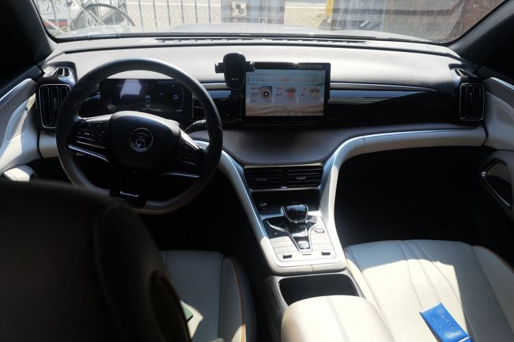 Used BYD Song Pro New Energy 2024 HONOR Edition DM-i 71KM Navigation Model Interior 2